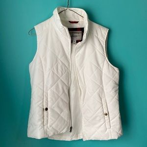 Bass women’s white puffy vest